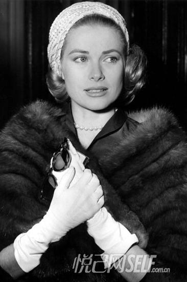 致敬时尚传奇人物 你也可以像摩纳哥王妃一样