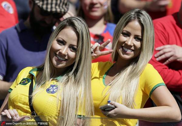 球迷太搞笑 英球迷妖娆遭逐