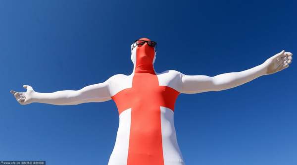 球迷太搞笑 英球迷妖娆遭逐