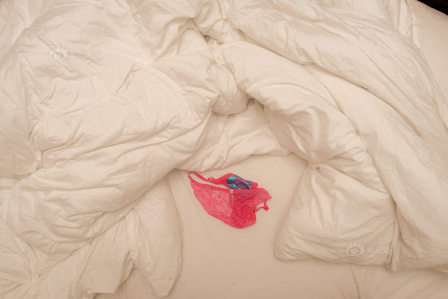 【图】摄影师跟拍开房的年轻人 - 新华网重庆频