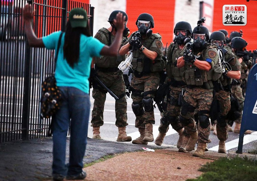 揭美国双重标准 暴力镇压民众