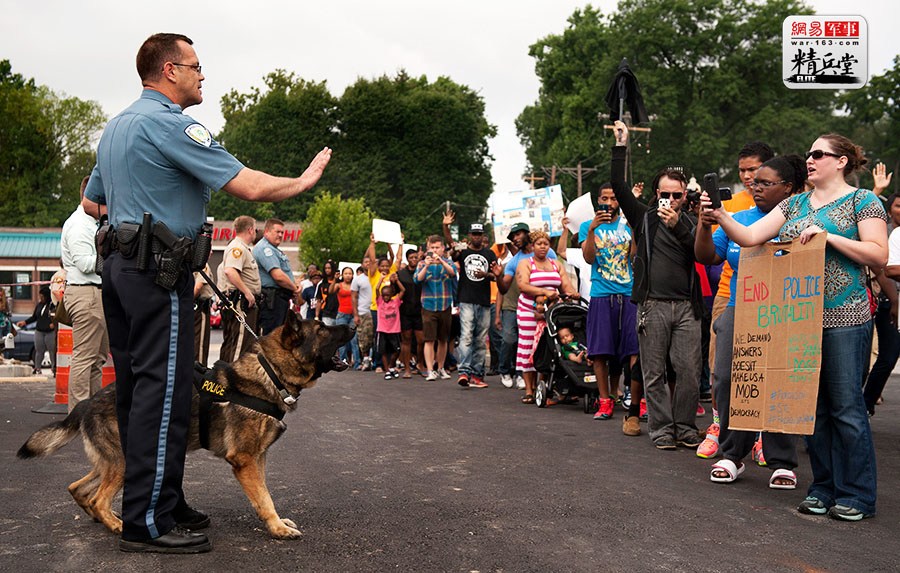 揭美国双重标准 暴力镇压民众