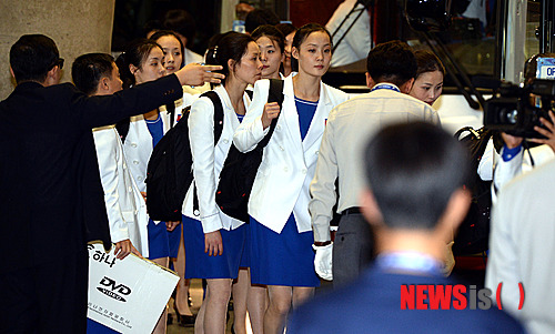 朝鲜花样游泳选手美腿亮眼