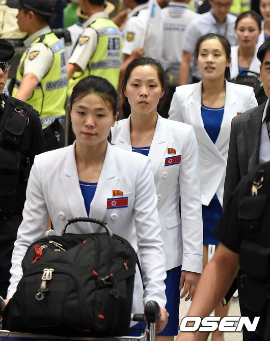 朝鲜花样游泳选手美腿亮眼