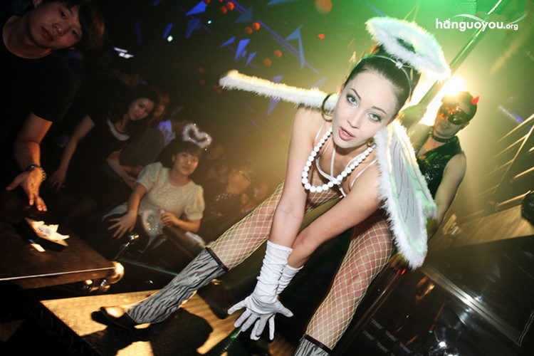 实拍<em>韩国</em>江南<em>夜店</em>犯罪<em>现场</em> - 新华网重庆频道