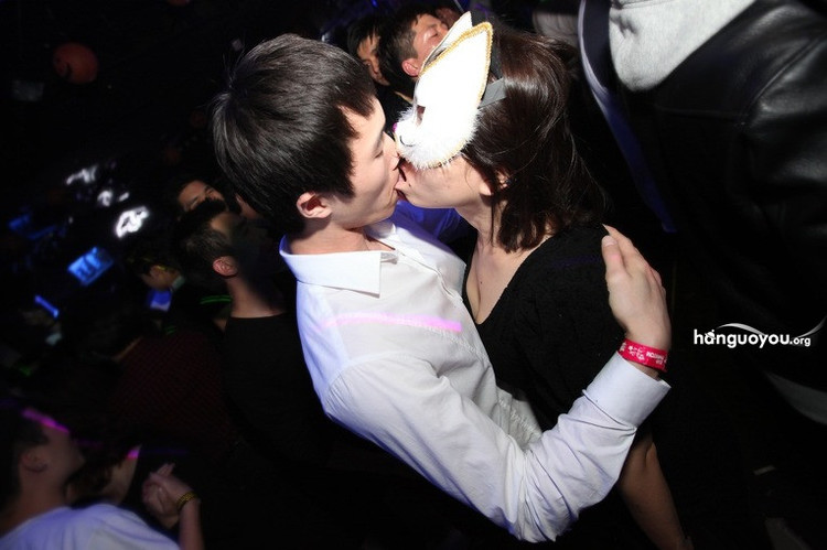 实拍<em>韩国</em>江南<em>夜店</em>犯罪<em>现场</em> - 新华网重庆频道