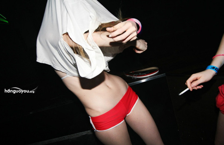 实拍<em>韩国</em>江南<em>夜店</em>犯罪<em>现场</em> - 新华网重庆频道