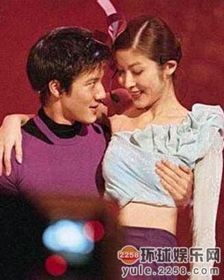 女星遭袭胸非礼瞬间 杨幂挣扎范冰冰微笑王菲