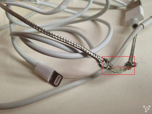 看看富士康产的苹果数据线内部结构