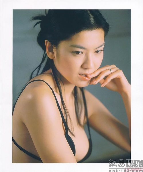 网曝林熙蕾早年大尺度写真
