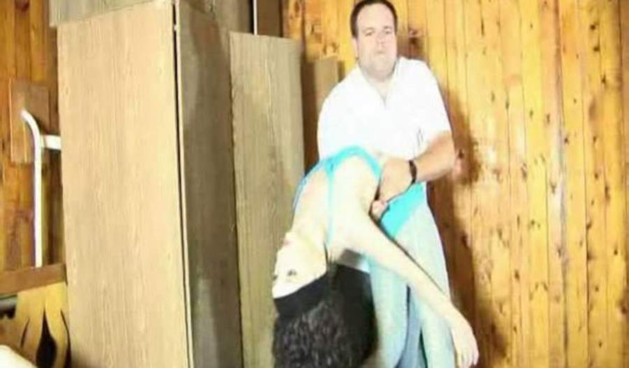 实拍因练柔术对折<em>身体</em>的<em>中国美女</em> - 新华<em>网</em>重庆