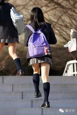 <em>日本</em>和尚扶梯上偷拍15岁<em>女高中生</em>裙底被当场