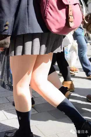 <em>日本</em>和尚扶梯上偷拍15岁<em>女高中生</em>裙底被当场