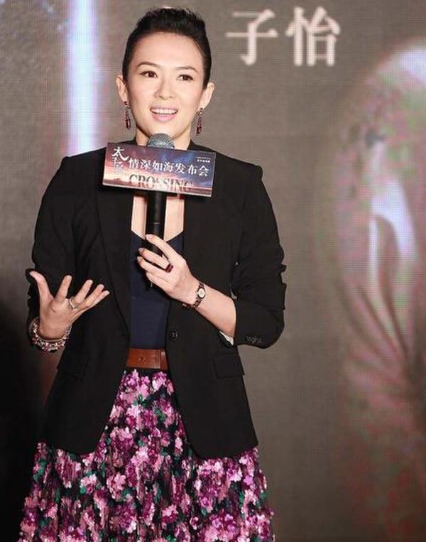 小腹微凸<em>章子怡被疑怀孕</em> 曾称愿停下做默默无