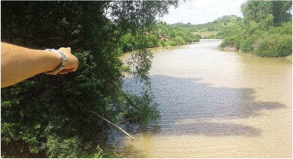 身绑30多公斤水泥砖 13岁女孩浮尸江面(图)