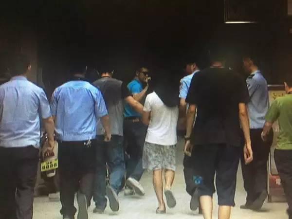 网店被差评 男子<em>掐死</em>陌生女学生丢男厕(图) - 新