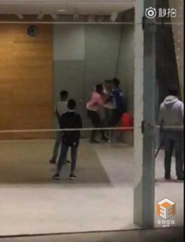 跑男黑料曝光 骗吃喝抢手机掐脖子虐人?