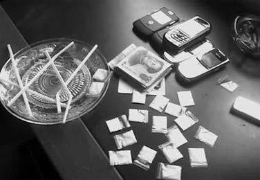 医生聚众吸毒 禁毒民警:竟是吸毒惯犯 揭吸毒的危害