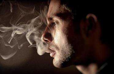 坐马桶点烟被炸伤 家人推测爆炸原因为电线短路