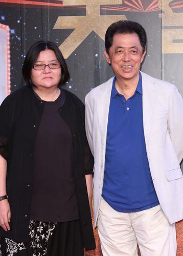 被误认为男人的她是最有义气的经纪人,收养艳星遗子至今未婚