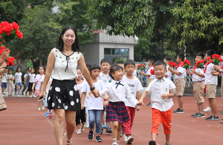 鹅公岩小学唐杰:把孩子的小事当成自己的大事