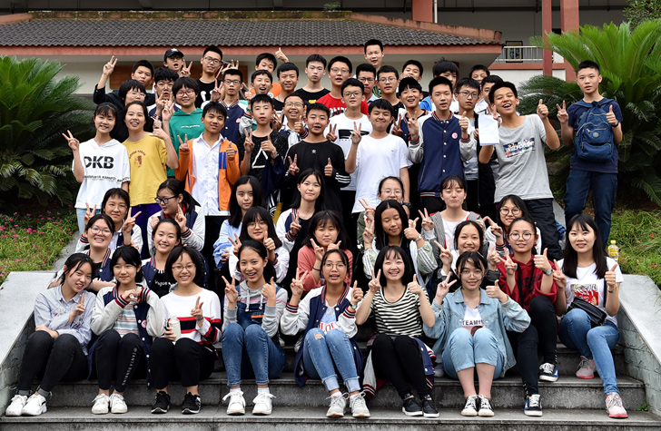 重庆市江津中学胡凤琴:严爱并行,引领学生成为更好的人