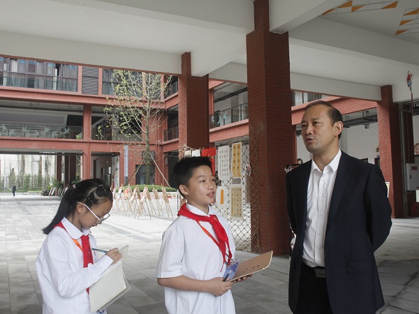 九龙坡区第一实验小学