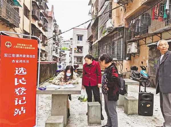 此外,记者在涪陵区采访时也了解到,该区通过提前订制印有"人大代表