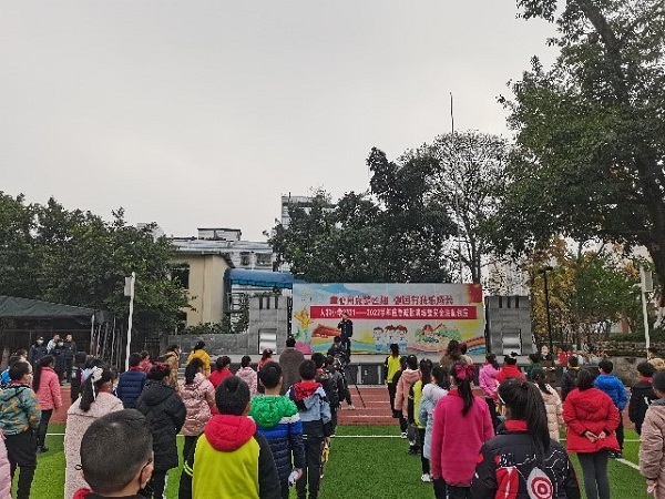 九龙坡区人和小学开展应急疏散演练暨安全法制讲座
