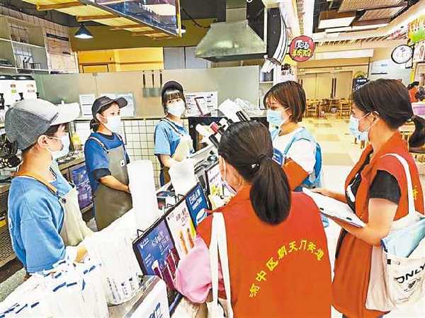 渝中区志愿红擦亮城市文明底色