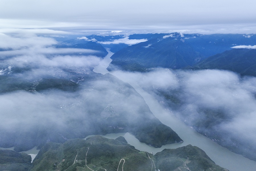 雨后水墨三峡 中国山水之美