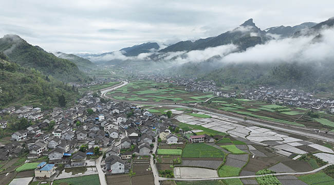 重庆秀山：山水田园美