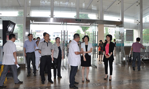 市卫计委盛娅农书记到九龙坡区调研督导座谈