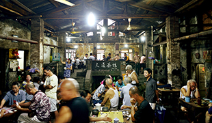 品味重慶老茶館：一口茶水一口生活