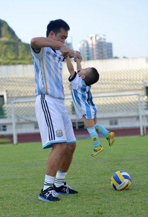 萌娃與奶爸的足球記憶