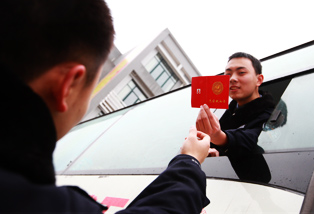 重庆警院师生无偿献血10万余毫升