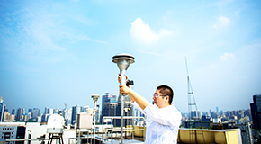 環保工作者如何監測大氣環境質量