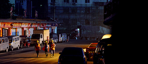 【重慶直轄十九周年特輯】淩晨時分 朝天揚帆工地的澆築工
