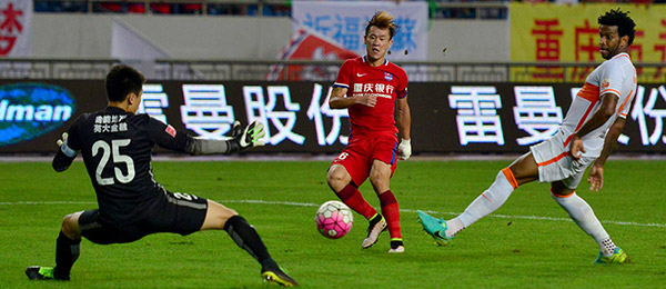 最後時刻王棟絕殺 重慶力帆2:1勝山東魯能