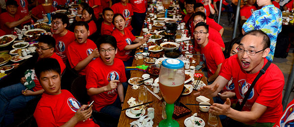 夏日歡樂 實拍觀看歐洲杯的重慶球迷【組圖】