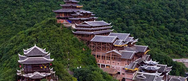 【&ldquo;飛閱&rdquo;中國】航拍蚩尤九黎城 感受苗族傳統建築群