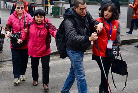 公益助殘 用愛點亮殘疾人春運回家路