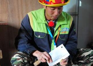 平凡崗位不平凡 "袋鼠奶爸"的快樂人生