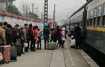 &ldquo;洪荒之力&rdquo;戰春運返程高峰