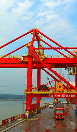 長江內河高智能化碼頭龍頭港16日開港運行