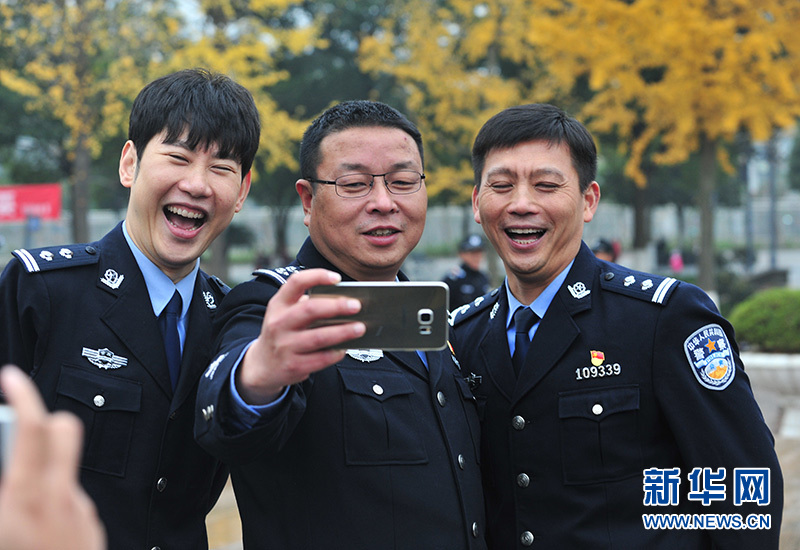 警察明星宣讲十九大青年要有坚定理想信念