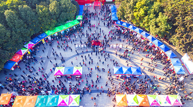 航拍重慶南川春季現場招聘會