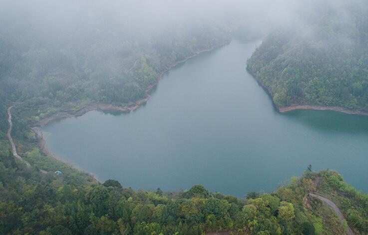【航拍】太陽湖碧波萬頃 宛如藍寶石散落山城