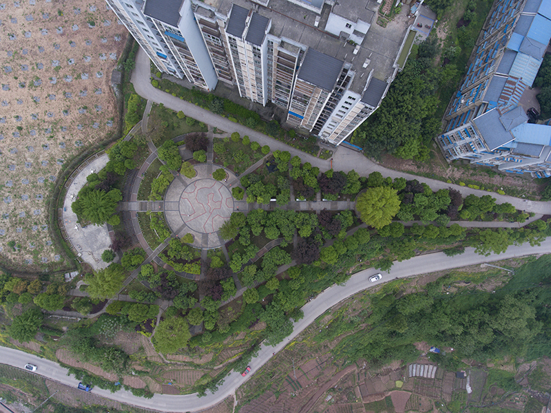 航拍重慶北鬥村社區公園 鬱鬱蔥蔥春意盎然