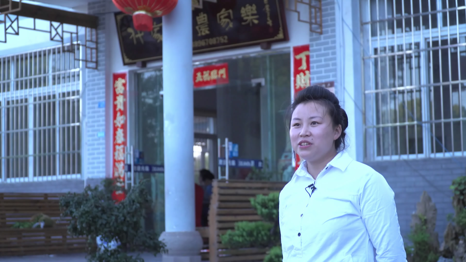 戴家灣農家樂老板鄧孝容介紹返鄉創業相關情況